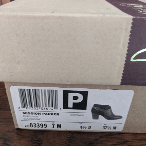 Clarks booties beautiful burgundy color - Picture 6 of 8